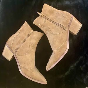 Cute tan cowboy style ankle boots, perfect for festivals and concerts!